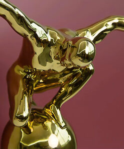 Tượng Chiến Binh Trên Đỉnh Thế Giới