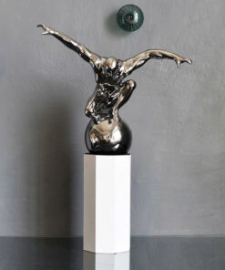 Tượng Chiến Binh Trên Đỉnh Thế Giới