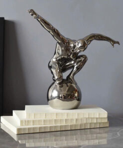 Tượng Chiến Binh Trên Đỉnh Thế Giới