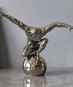 Tượng Chiến Binh Trên Đỉnh Thế Giới