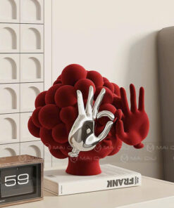 Tượng Cô Gái Vươn Tay Nghệ Thuật