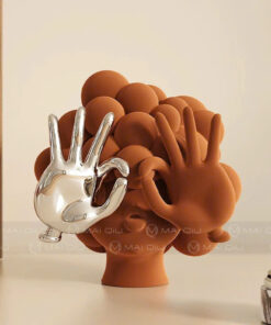 Tượng Cô Gái Vươn Tay Nghệ Thuật