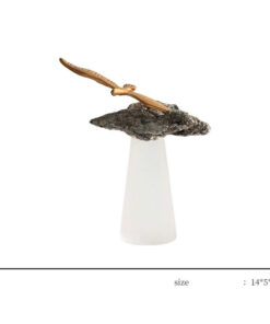 Tượng Chim Vươn Mình Trên Đá