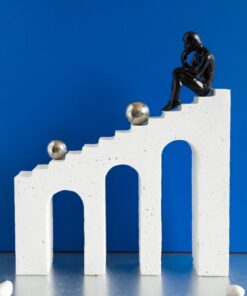 Tượng Nghệ Thuật Tư Duy Trên Bậc Thang