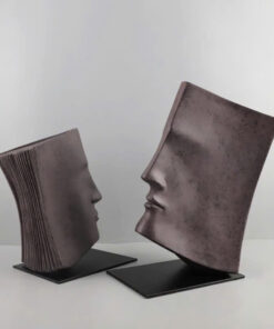 Tượng Sách Ma Thuật Độc Lạ