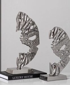 Tượng Gương Mặt Bán Nguyệt Tạo Hình Sắc Sảo