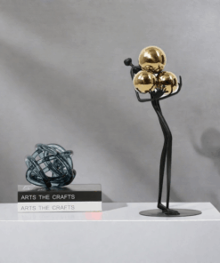 Tượng Ôm Quả Cầu Ánh Sáng Hiện Đại