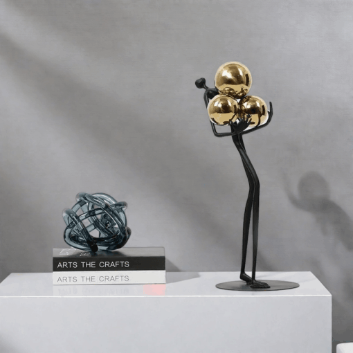 O1CN01yrmWMZ2Awni1jFODP_!!1768128268-min (1)-min Tượng Ôm Quả Cầu Ánh Sáng Hiện Đại