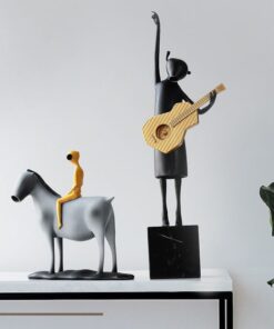 Tượng Người Lữ Hành Phong Cách Tối Giản