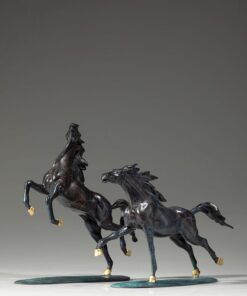 Tượng Hắc Mã Tung Vó