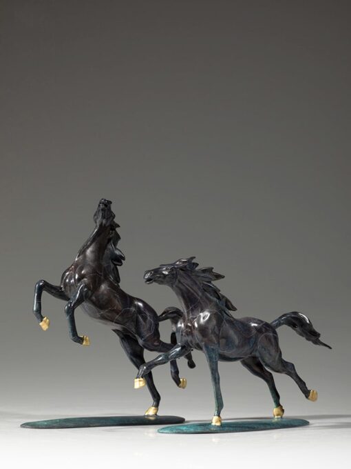 tuong-hac-ma-tung-vo (2) Tượng Hắc Mã Tung Vó