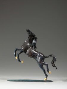 Tượng Hắc Mã Tung Vó