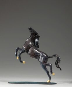 Tượng Hắc Mã Tung Vó