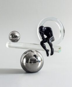 Tượng Nghệ Thuật Phản Chiếu Tư Duy