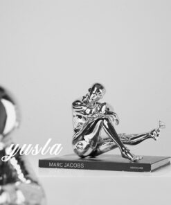 Tượng Người Máy Trầm Mặc