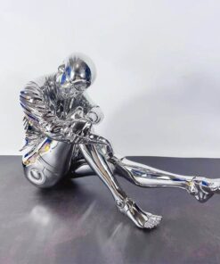 Tượng Người Máy Trầm Mặc