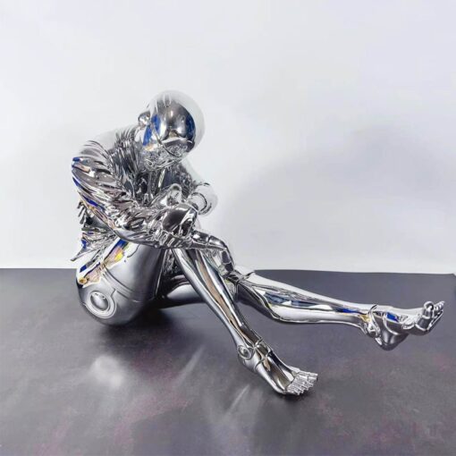 tuong-nguoi-may-tram-tu (2) Tượng Người Máy Trầm Mặc