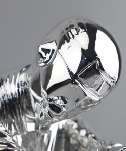 Tượng Người Máy Trầm Mặc