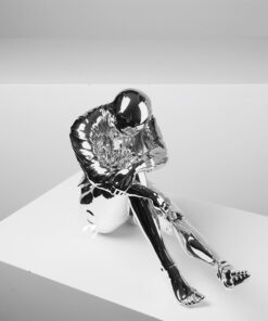 Tượng Người Máy Trầm Mặc