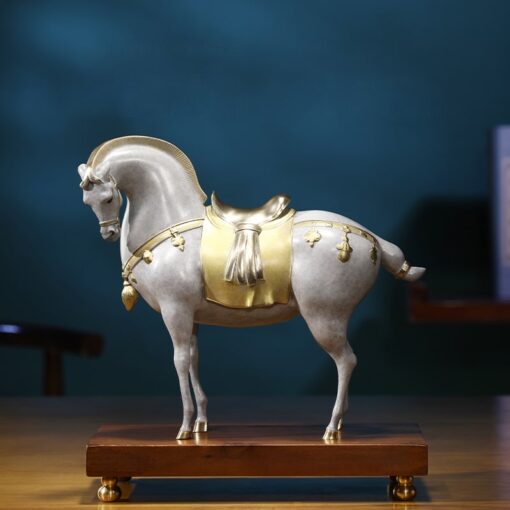 tuong-tuan-ma-tran-uy (4) Tượng Tuấn Mã Trấn Uy