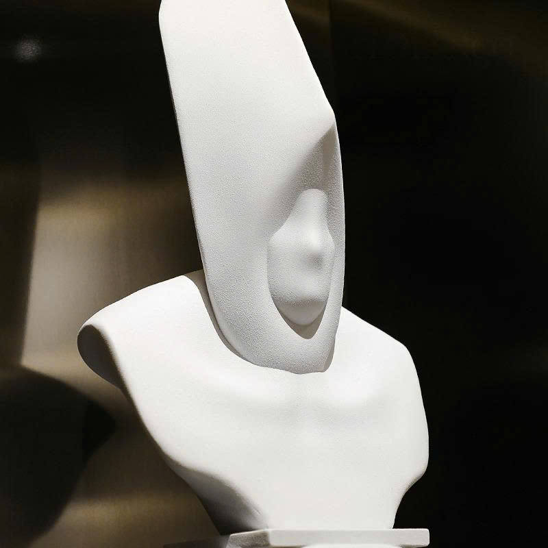 Tượng Sứ Giả Thổ Dân