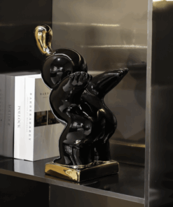 Tượng Bé Phiêu Lưu Trên Không