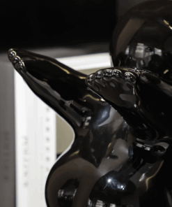 Tượng Bé Phiêu Lưu Trên Không