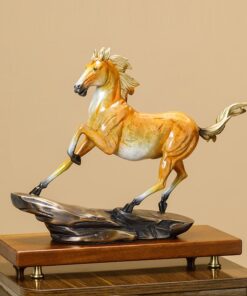 Tượng Tuấn Mã Lướt Gió Thành Công