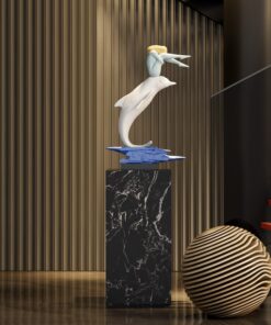 Tượng Cô Gái và Cá Heo