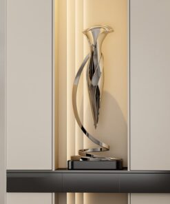 Tác Phẩm Điêu Khắc Kim Loại Trừu Tượng