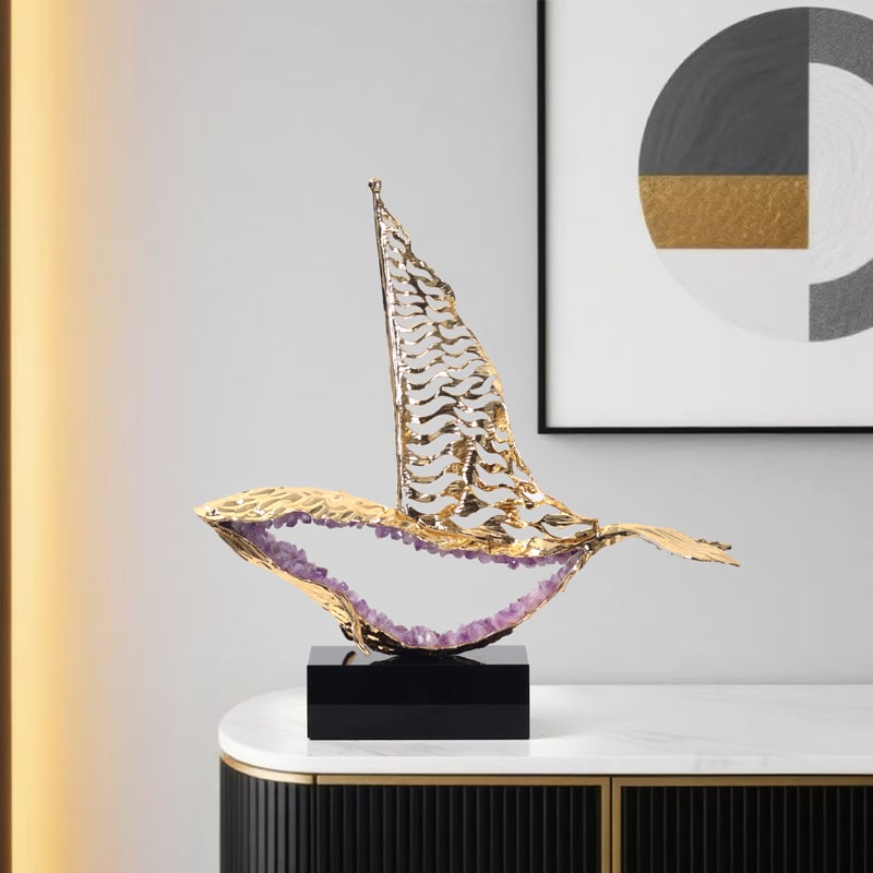 Tượng Cá Voi Vươn Khơi Thịnh Vượng