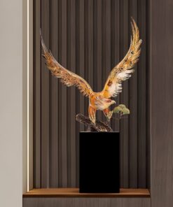 Tượng Đại Bàng Sải Cánh Bay Ngàn Dặm