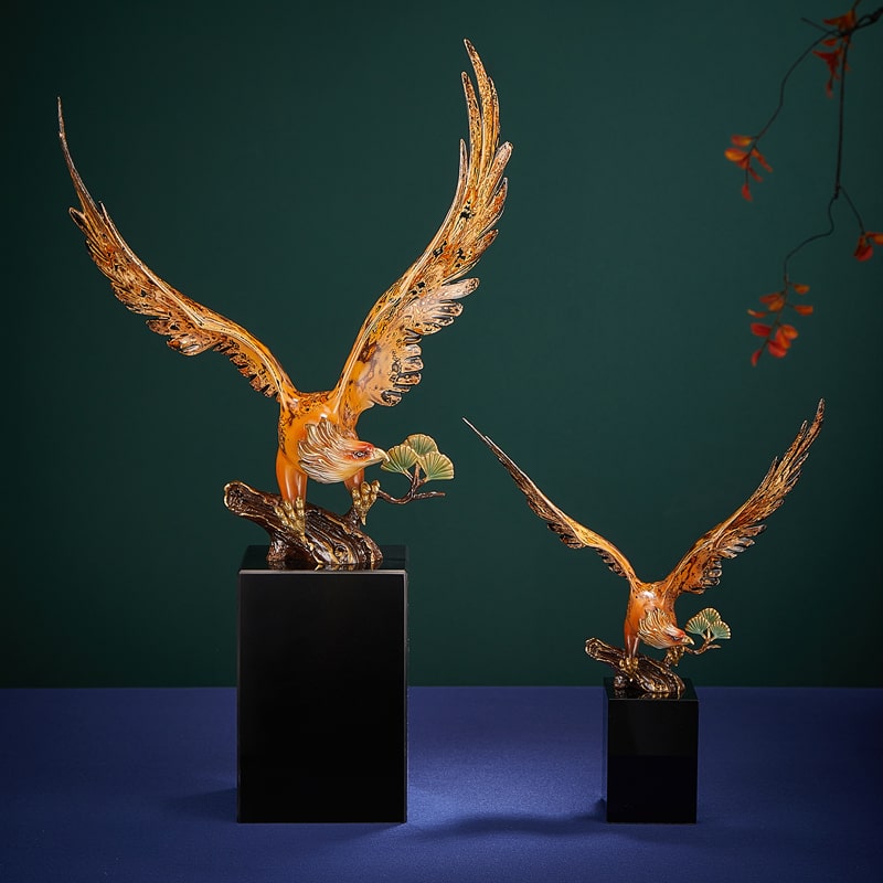 Tượng Đại Bàng Sải Cánh Bay Ngàn Dặm