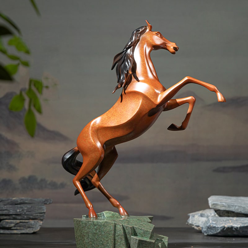 Tượng Ngựa Dũng Mãnh Đứng Núi