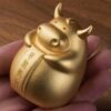 Tượng Trâu Vàng Sung Túc Để Taplo Ô Tô