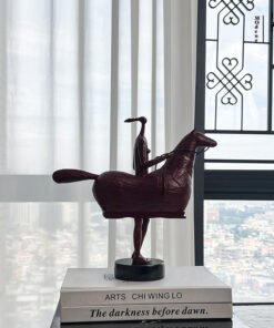 Tượng Kỵ Sĩ Trừu Tượng Nghệ Thuật