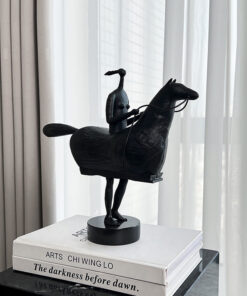 Tượng Kỵ Sĩ Trừu Tượng Nghệ Thuật