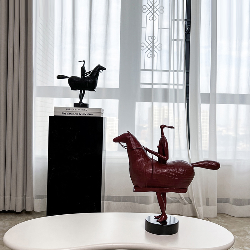 Tượng Kỵ Sĩ Trừu Tượng Nghệ Thuật