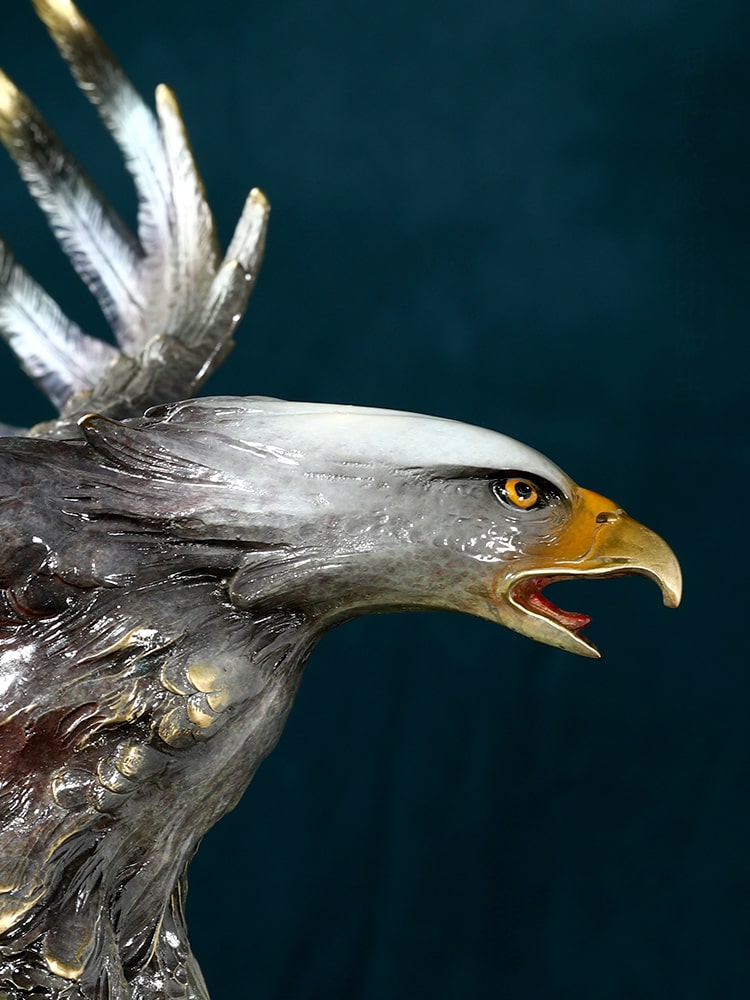 Tượng Đại Bàng Thống Lĩnh Bầu Trời