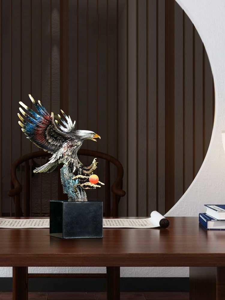 Tượng Đại Bàng Thống Lĩnh Bầu Trời