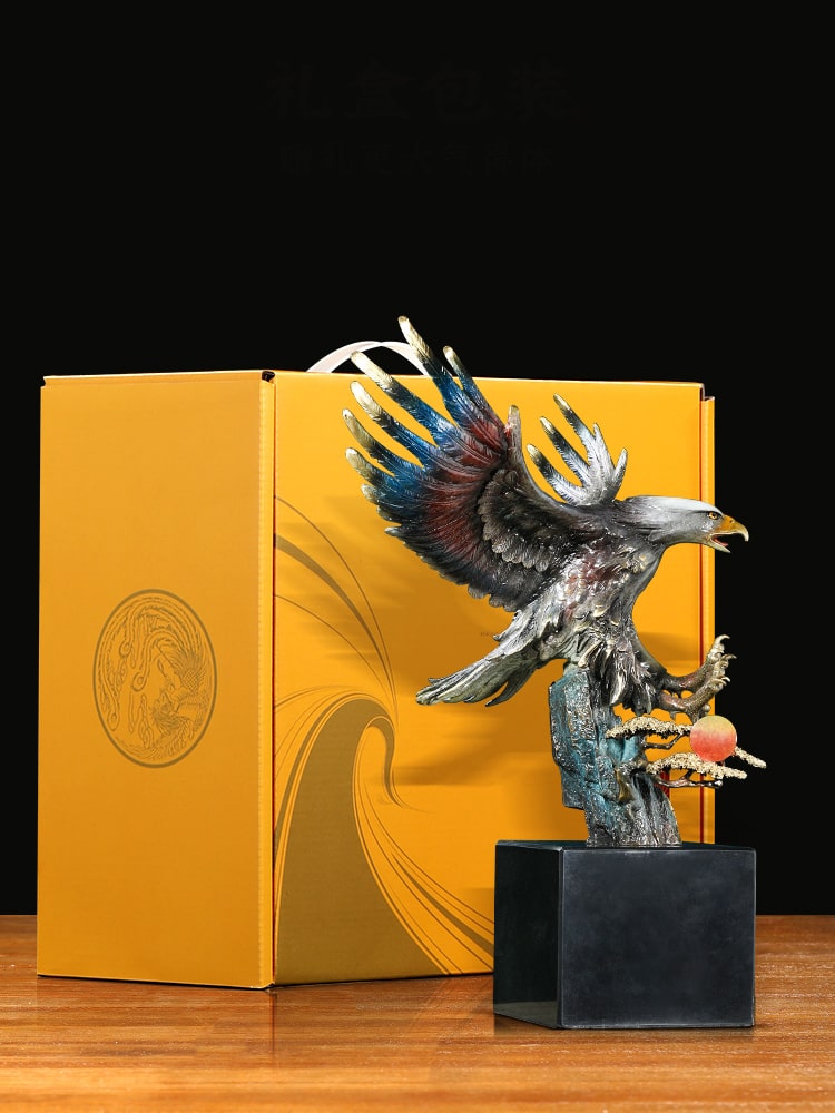 Tượng Đại Bàng Thống Lĩnh Bầu Trời