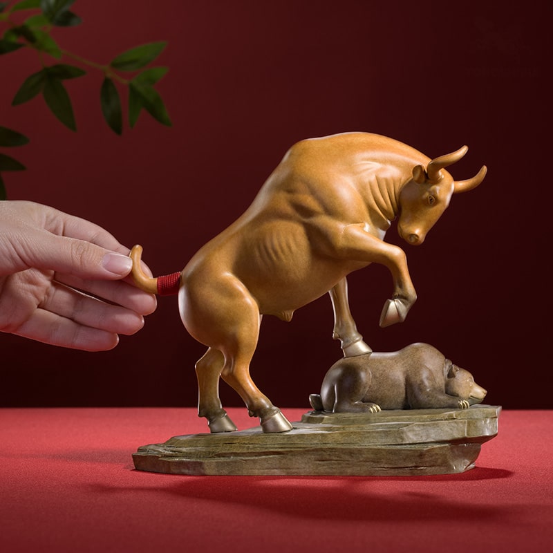 Tượng Nghệ Thuật Cuộc Chiến Bò Và Gấu