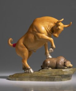 Tượng Nghệ Thuật Cuộc Chiến Bò Và Gấu