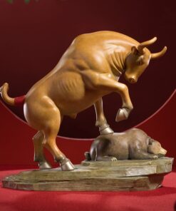 Tượng Nghệ Thuật Cuộc Chiến Bò Và Gấu