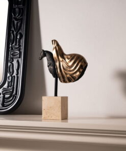 Tượng Ngựa Uy Phong Trừu Tượng