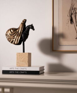 Tượng Ngựa Uy Phong Trừu Tượng