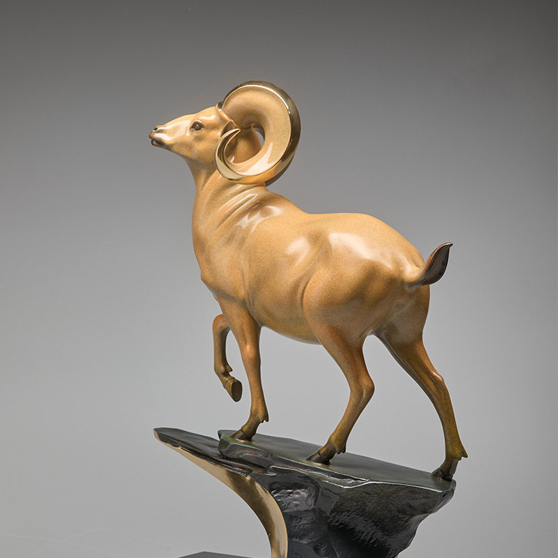 Tượng Dê Vượt Đỉnh Thành Công