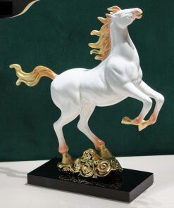 Tượng Ngựa Lướt Mây