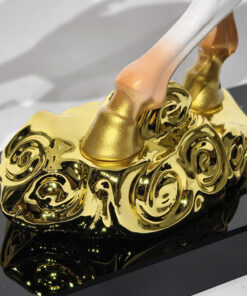 Tượng Ngựa Lướt Mây