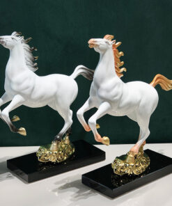 Tượng Ngựa Lướt Mây